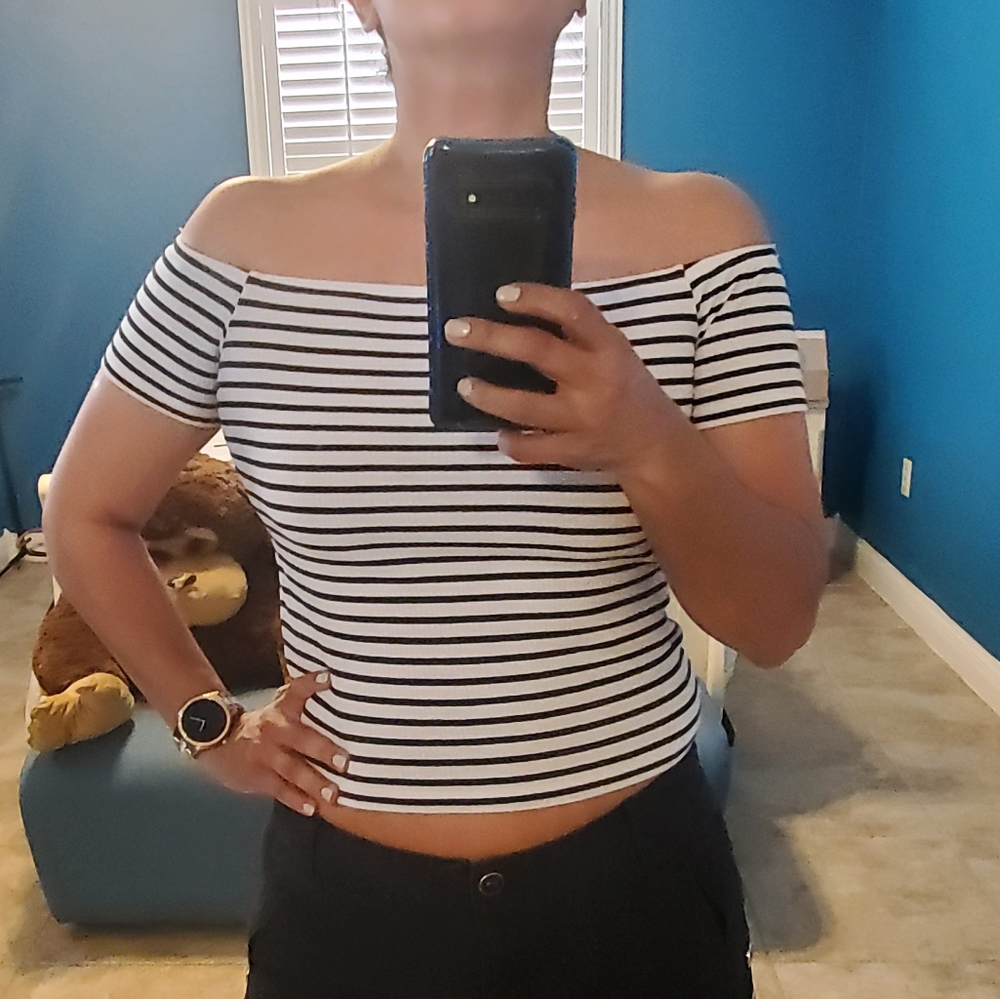 Divided off shoulder crop top